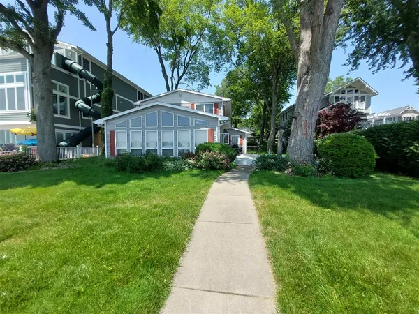 $925,000 | 23675 North Shore Drive, Edwardsburg, MI 49112