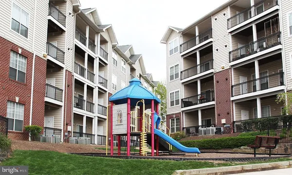 $2,000 | 1601 Spring Gate Dr., Unit 1106, McLean, VA 22102