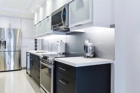 $585,000 | 1950 South Ocean Drive, Unit 9N, Hallandale Beach, FL 33009