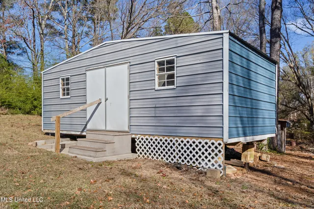 $255,000 | 3189 South Red Banks Road, Byhalia, MS 38611