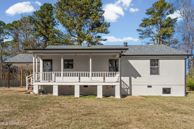 $255,000 | 3189 South Red Banks Road, Byhalia, MS 38611