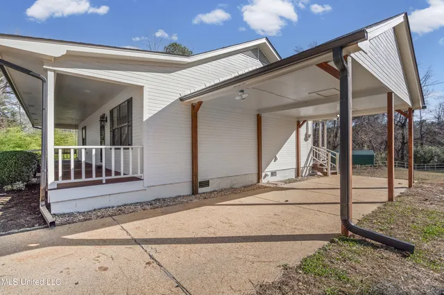 $255,000 | 3189 South Red Banks Road, Byhalia, MS 38611