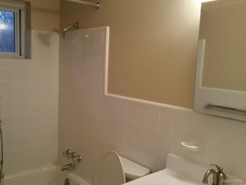 14012 Inkster Road Redford, MI 48239 - Photo 18 of 33 MAIN BATH 2.jpg