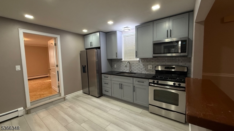 152 Court Street Elizabeth Port, NJ 07206 - Photo 5 of 12