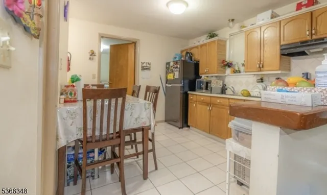 $2,300 | 152 Court Street, Elizabeth Port, NJ 07206