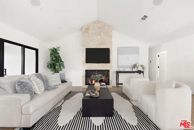 $1,279,000 | 20109 Archwood Street, Winnetka, CA 91306