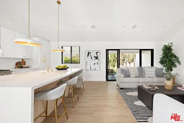 $1,279,000 | 20109 Archwood Street, Winnetka, CA 91306