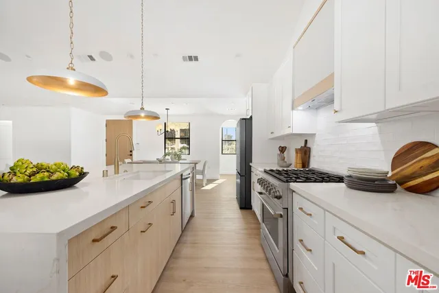 $1,279,000 | 20109 Archwood Street, Winnetka, CA 91306