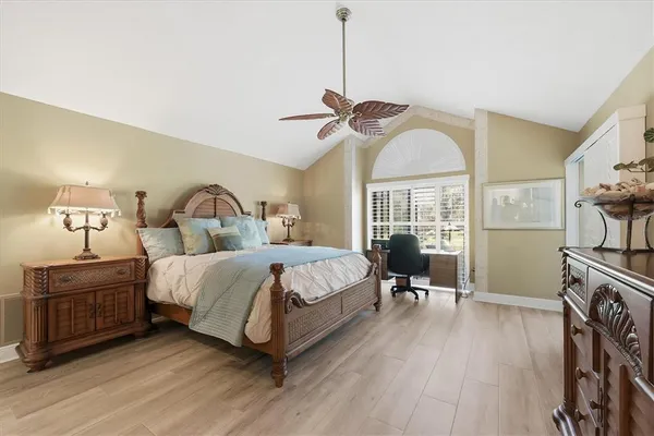 $995,000 | 4221 Escondito Circle, Sarasota, FL 34238