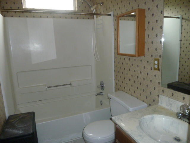 2419 Castlereagh Road Charleston, SC 29414 - Photo 19 of 29 2914 castlereagh bathroom