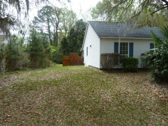 2419 Castlereagh Road Charleston, SC 29414 - Photo 3 of 29 2914 castlereagh side yard