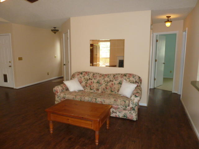 2419 Castlereagh Road Charleston, SC 29414 - Photo 9 of 29 2914 castlereagh living room 3