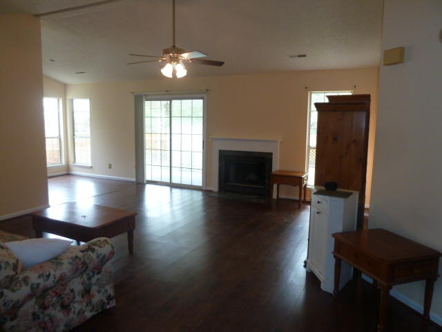 2419 Castlereagh Road Charleston, SC 29414 - Photo 10 of 29 2914 castlereagh living room 4