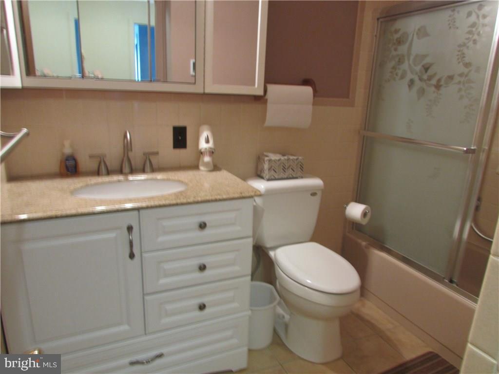 8 Langley Road Toms River, NJ 08757 - Photo 4 of 34