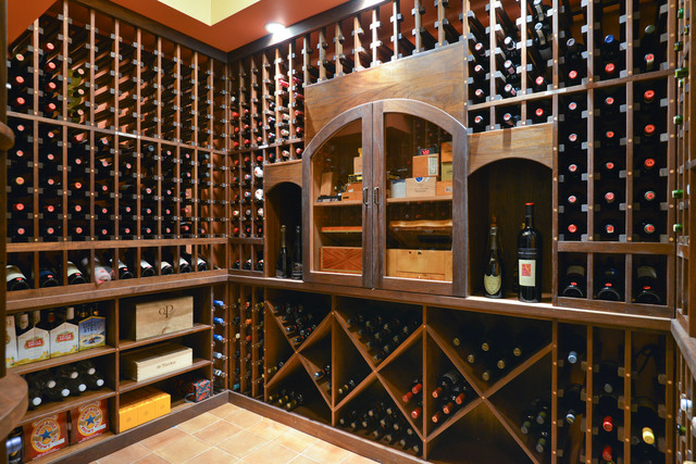 1746 West Surf Street Chicago, IL 60657 - Photo 20 of 37 a view of a black and white cabinets