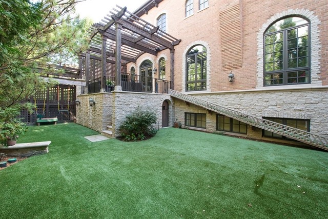 1746 West Surf Street Chicago, IL 60657 - Photo 3 of 37 a front view of a house with garden