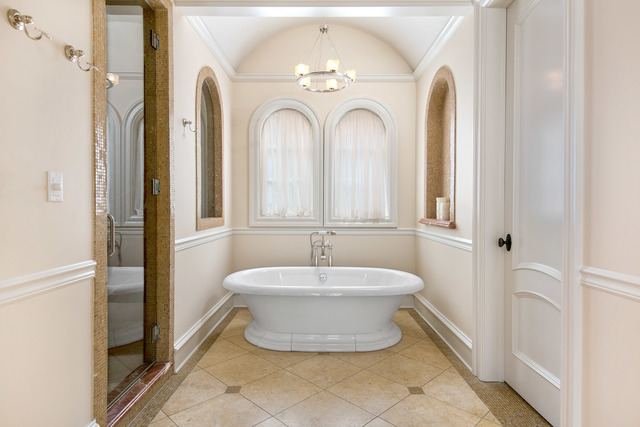 1746 West Surf Street Chicago, IL 60657 - Photo 22 of 37 a spacious bathroom with a sink and a mirror