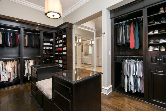 1746 West Surf Street Chicago, IL 60657 - Photo 24 of 37 a kitchen with a refrigerator and a sink
