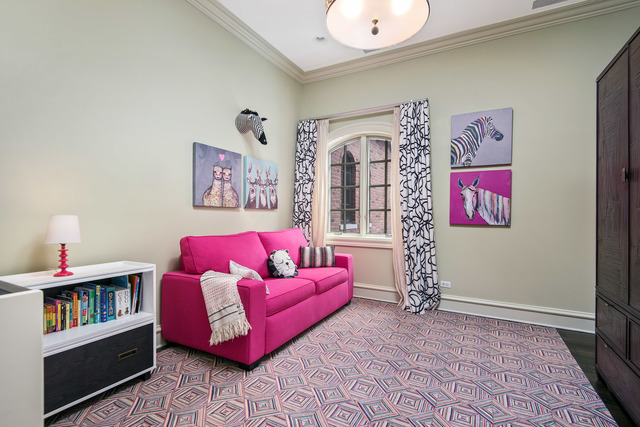 1746 West Surf Street Chicago, IL 60657 - Photo 29 of 37 a living room with furniture and a baby crib