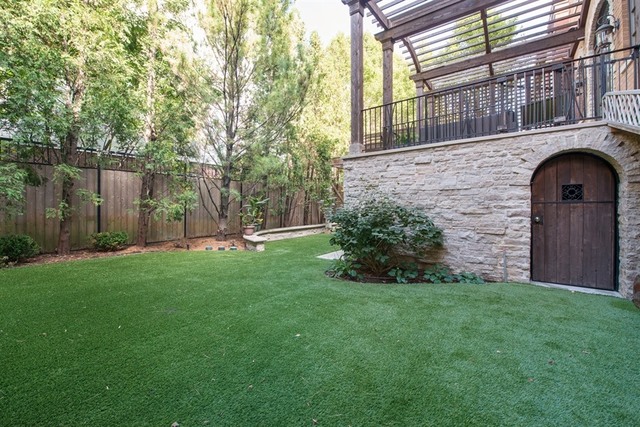 1746 West Surf Street Chicago, IL 60657 - Photo 7 of 37 a view of front door of house with yard