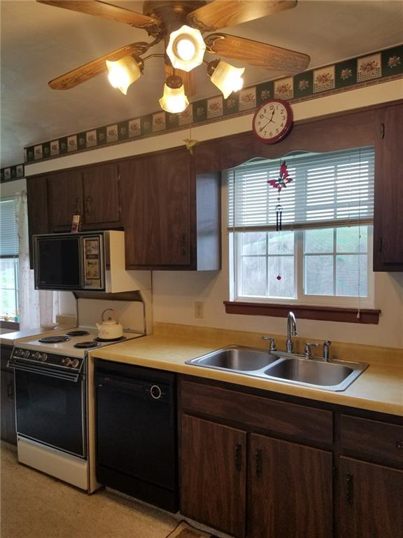 2225 McCreight Road Shelocta, PA 15774 - Photo 6 of 16 Kitchen