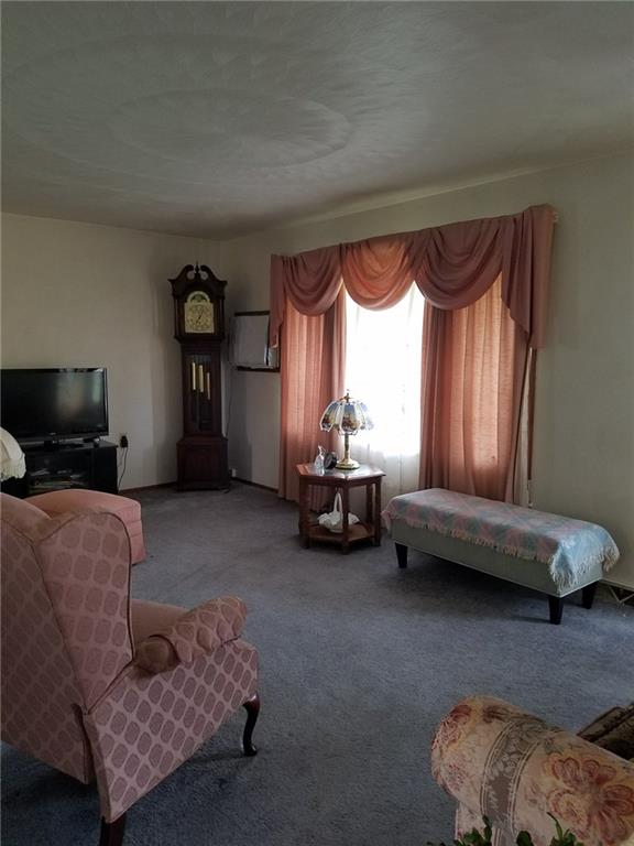 2225 McCreight Road Shelocta, PA 15774 - Photo 10 of 16 Living Room