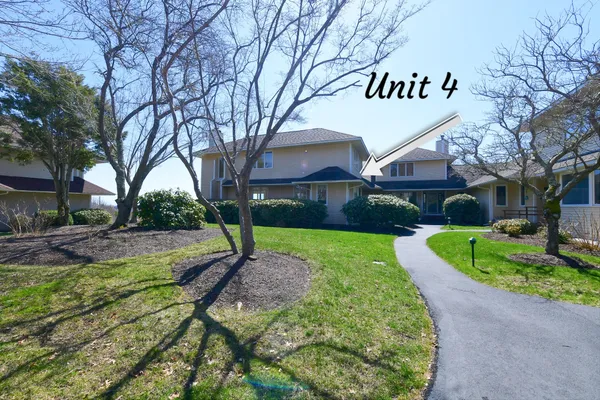$3,300 | 4 Bittersweet Lane, Unit 4G, Buzzards Bay, MA 02532