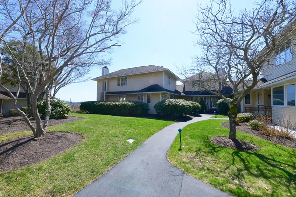 $3,300 | 4 Bittersweet Lane, Unit 4G, Buzzards Bay, MA 02532