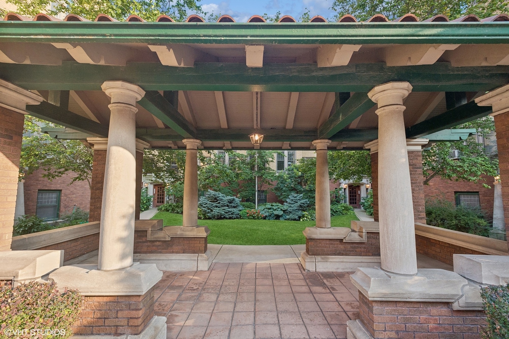 625 West Addison Street, Unit 3 Chicago, IL 60657 - Photo 2 of 27