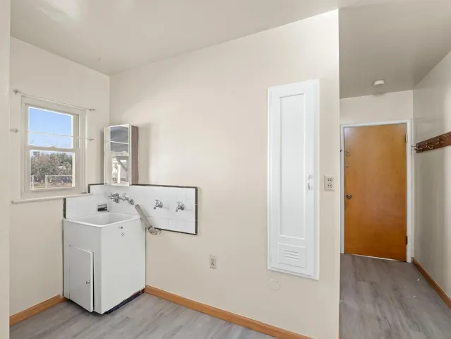 a view of houses with sky view