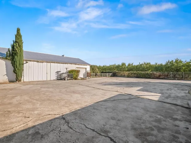 a view of empty room with an empty space