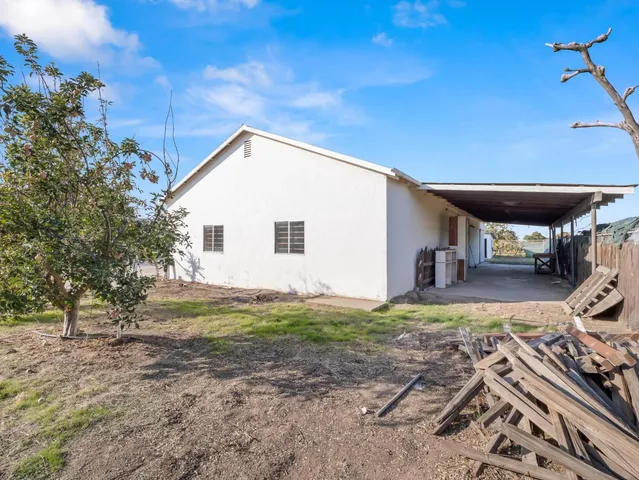 a view of a house with a yard and garage