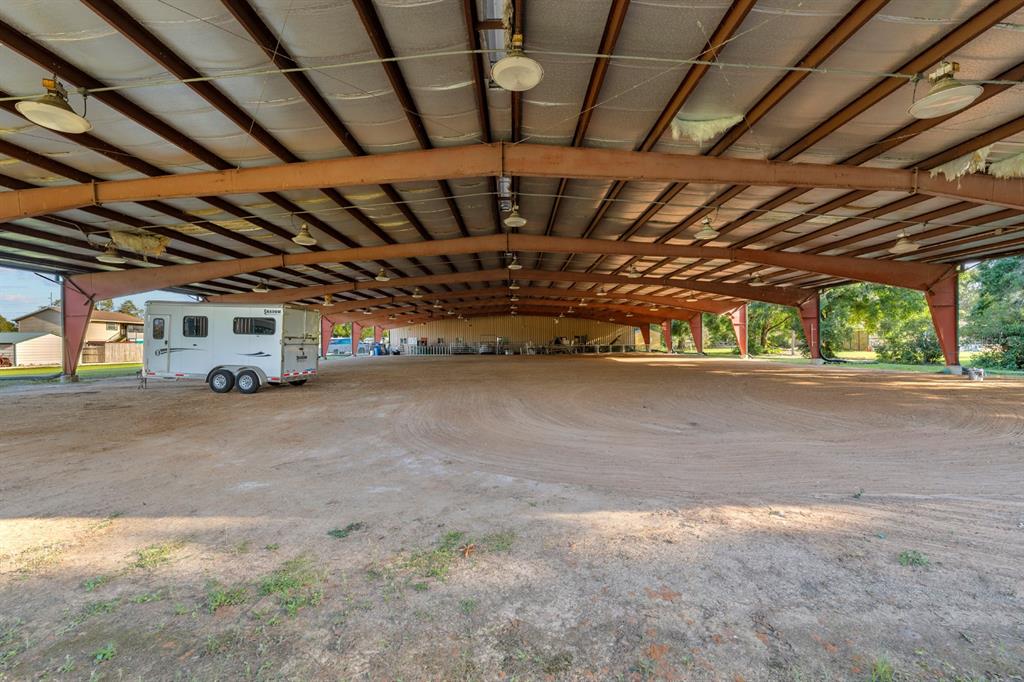 7705 Gardner Road Tampa, FL 33625 - Photo 9 of 51 a view of a garage