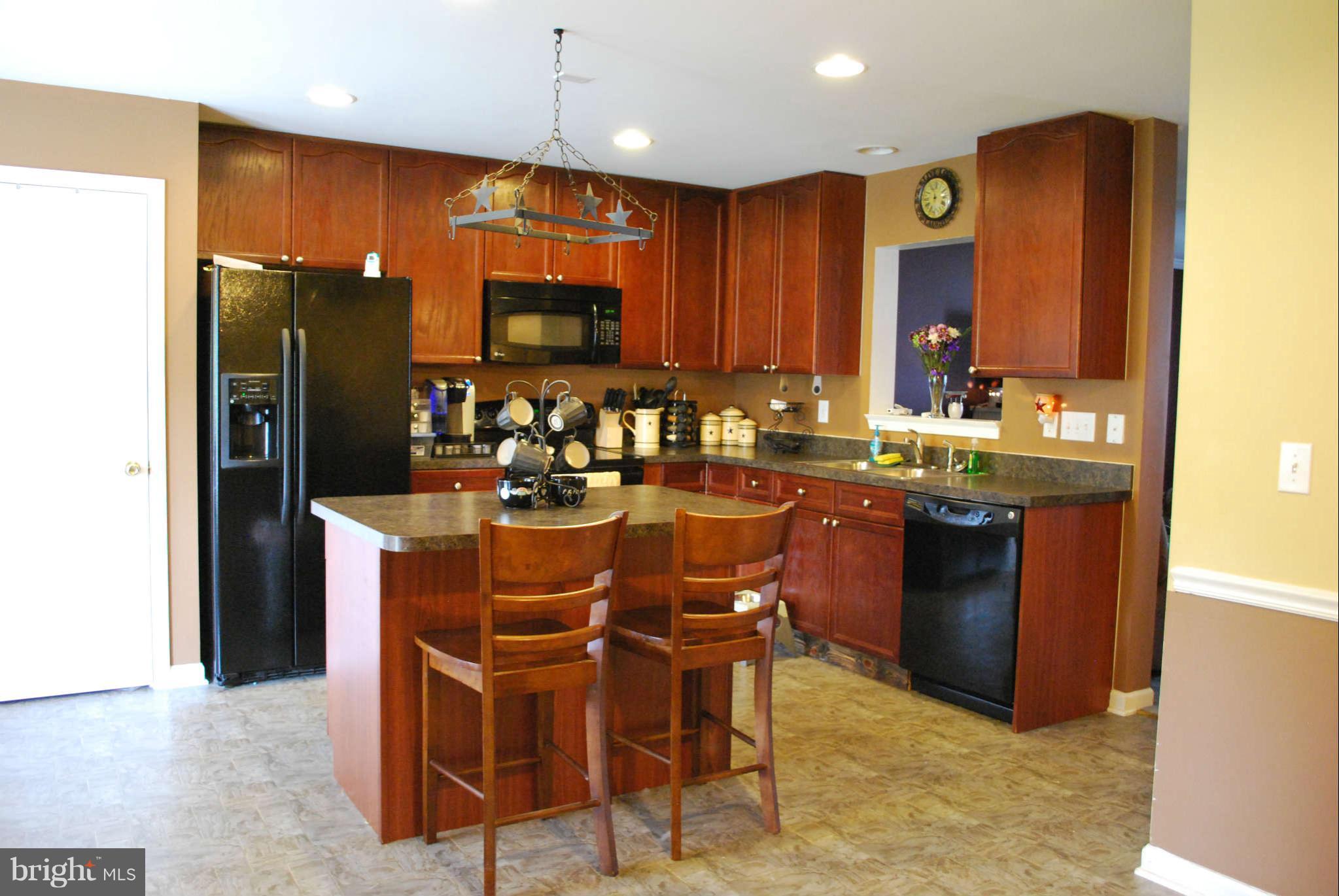 207 Rumbling Rock Road Hedgesville, WV 25427 - Photo 4 of 23 Kitchen