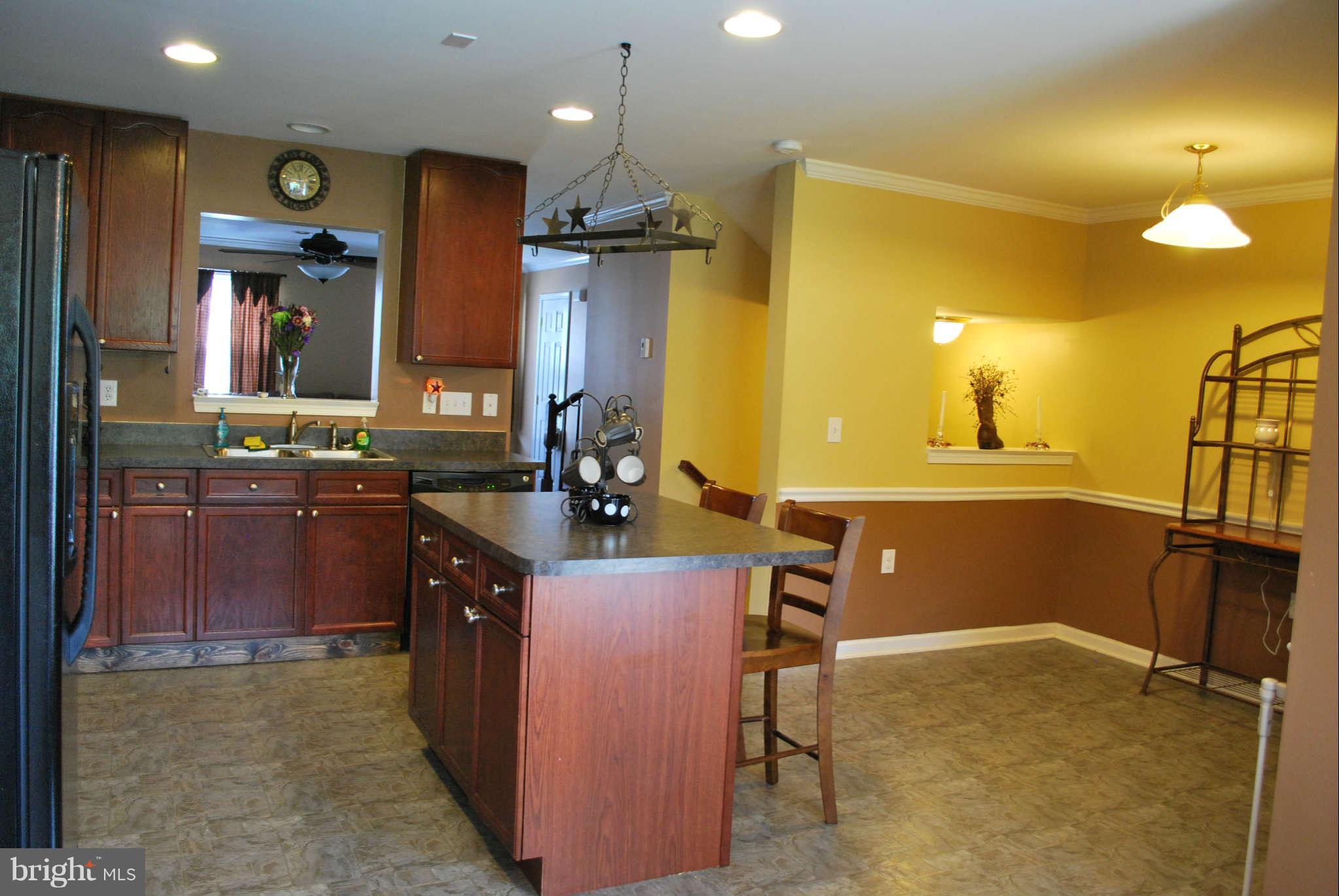 207 Rumbling Rock Road Hedgesville, WV 25427 - Photo 5 of 23 Kitchen
