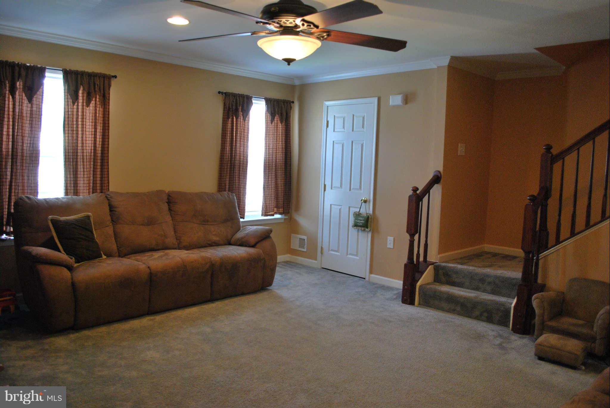 207 Rumbling Rock Road Hedgesville, WV 25427 - Photo 9 of 23 Living Room