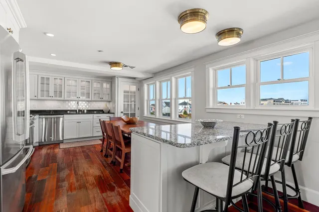 $1,859,000 | 10 Haverhill Avenue, Unit 2, Hampton, NH 03842