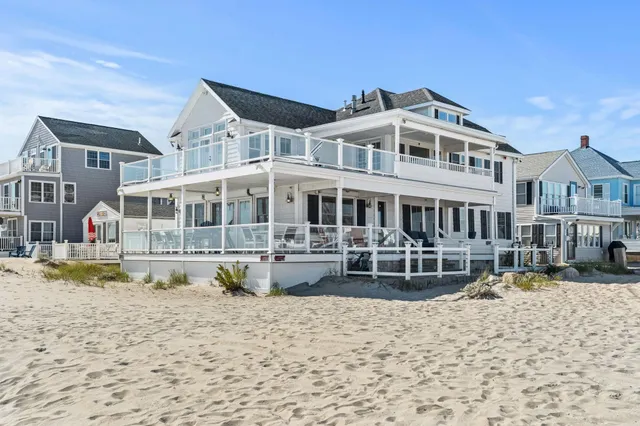 $1,859,000 | 10 Haverhill Avenue, Unit 2, Hampton, NH 03842