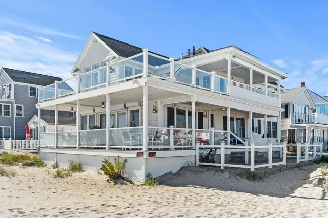 $1,859,000 | 10 Haverhill Avenue, Unit 2, Hampton, NH 03842