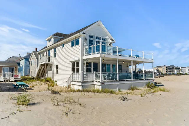 $1,859,000 | 10 Haverhill Avenue, Unit 2, Hampton, NH 03842