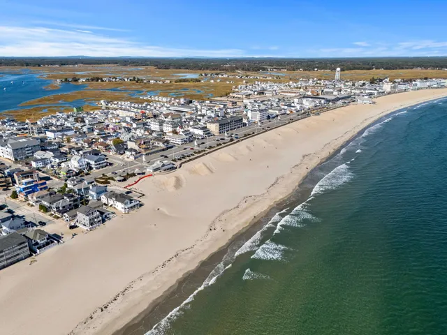 $1,859,000 | 10 Haverhill Avenue, Unit 2, Hampton, NH 03842