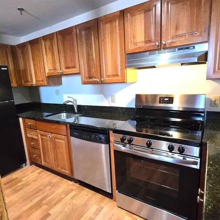 $1,850 | 335 Cypress Street, Unit 4J, Manchester, NH 03103