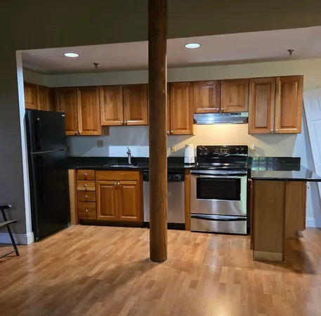 $1,850 | 335 Cypress Street, Unit 4J, Manchester, NH 03103