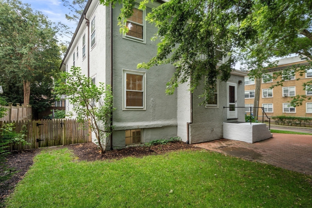 53 Worthington Road Brookline, MA 02446 - Photo 22 of 29 Gallery Image 22