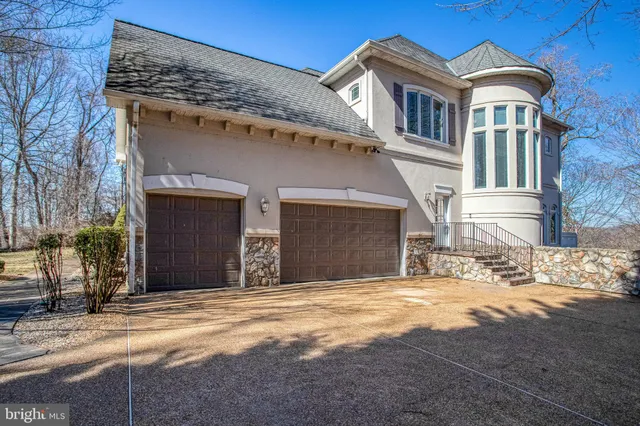 $9,900,000 | 7024 Green Oak Drive, McLean, VA 22101