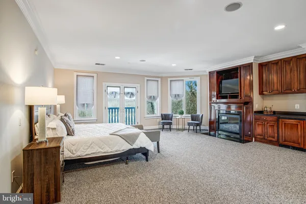 $9,900,000 | 7024 Green Oak Drive, McLean, VA 22101