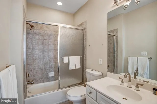 $9,900,000 | 7024 Green Oak Drive, McLean, VA 22101