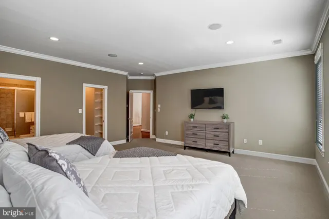 $9,900,000 | 7024 Green Oak Drive, McLean, VA 22101