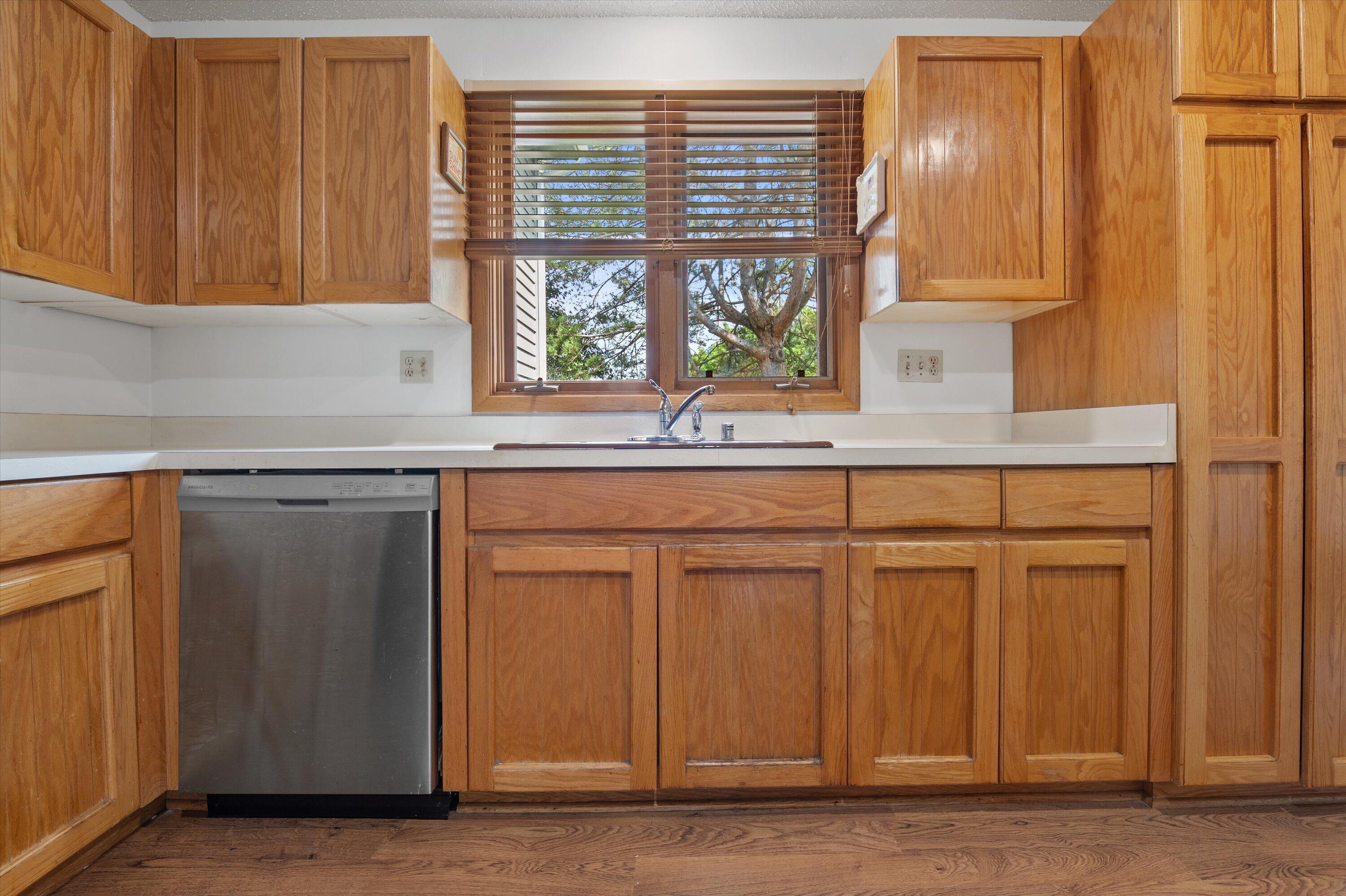 15661 West Ridge Road New Berlin, WI 53151 - Photo 9 of 32 15-DSC1207