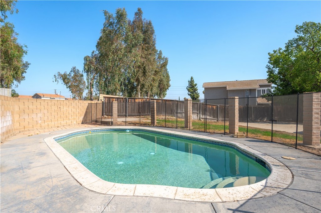 27394 Rustic Lane Highland, CA 92346 - Photo 31 of 41